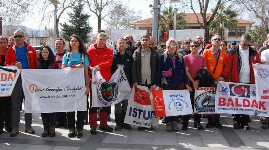 Dağcılar Şehitler İçin Tırmanıyor