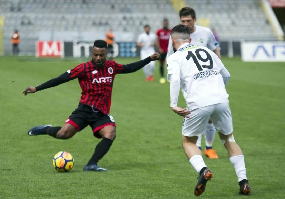 Spor Toto S&uuml;per Lig: Gen&ccedil;lerbirliği: - Tm Akhisarspor: 1 (ilk Yarı)