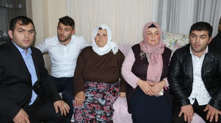 Cumhurbaşkanı Erdoğan&rsquo;ın Şehit Eren B&uuml;lb&uuml;l&rsquo;&uuml;n Ailesine Ziyaretinde Duygusal Anlar Yaşandı