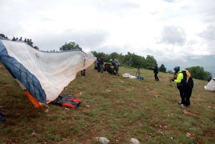 Tokat’ta Uluslararası Yamaç Paraşütü Yarışmasına Yağmur Engeli G4