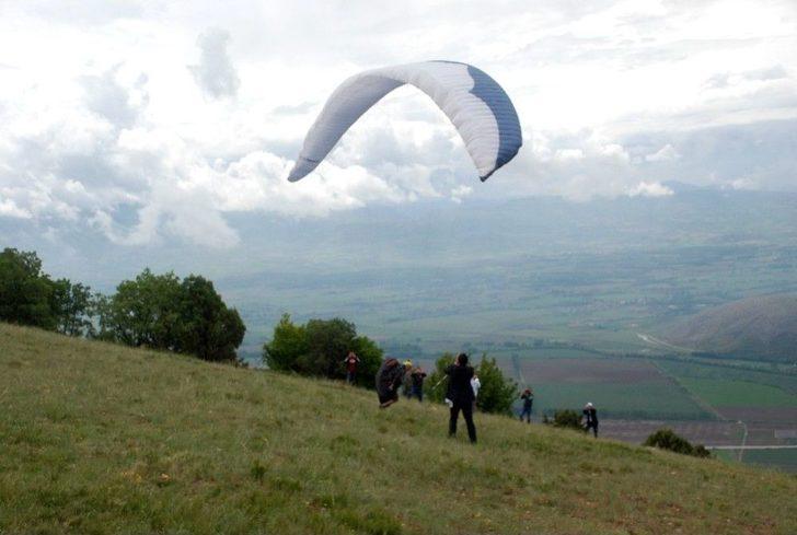 Tokat’ta Uluslararası Yamaç Paraşütü Yarışmasına Yağmur Engeli G5