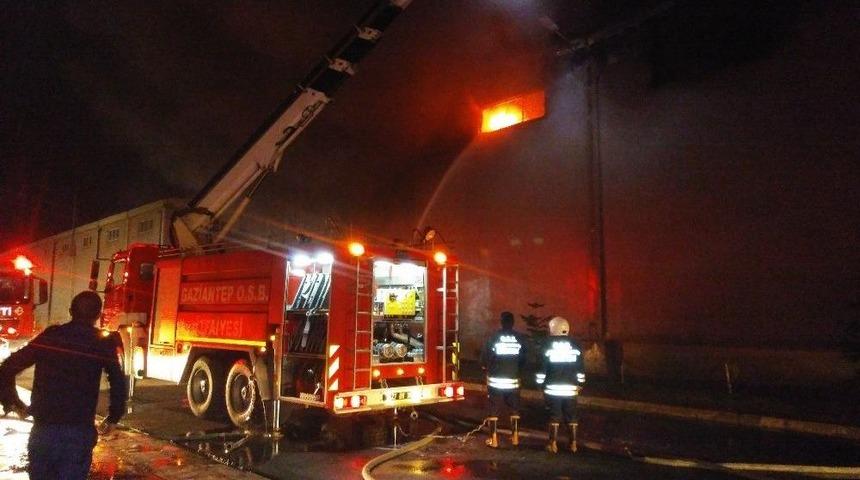 Sentetik Tekstil Fabrikasında B&uuml;y&uuml;k Yangın