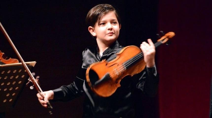 Me&uuml; &Ouml;ğrencileri Keman Yarışmasından &Ouml;d&uuml;llerle D&ouml;nd&uuml;