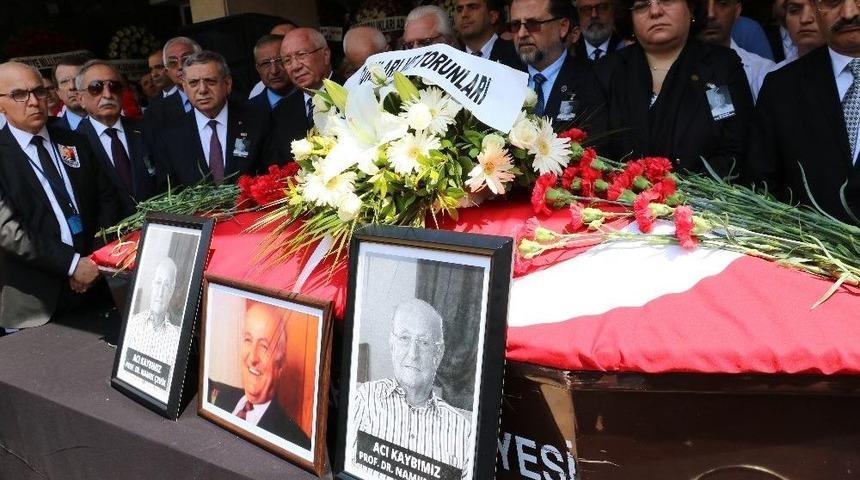 Kazada Hayatını Kaybeden Eski Rekt&ouml;r İ&ccedil;in Dokuz Eyl&uuml;l &Uuml;niversitesinde T&ouml;ren