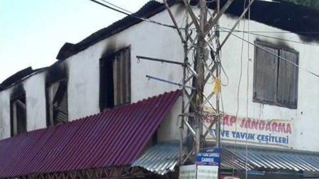 Osmaniye’de Çıkan Yangında Bir İş Yeri Ve Dört Ev Yandı