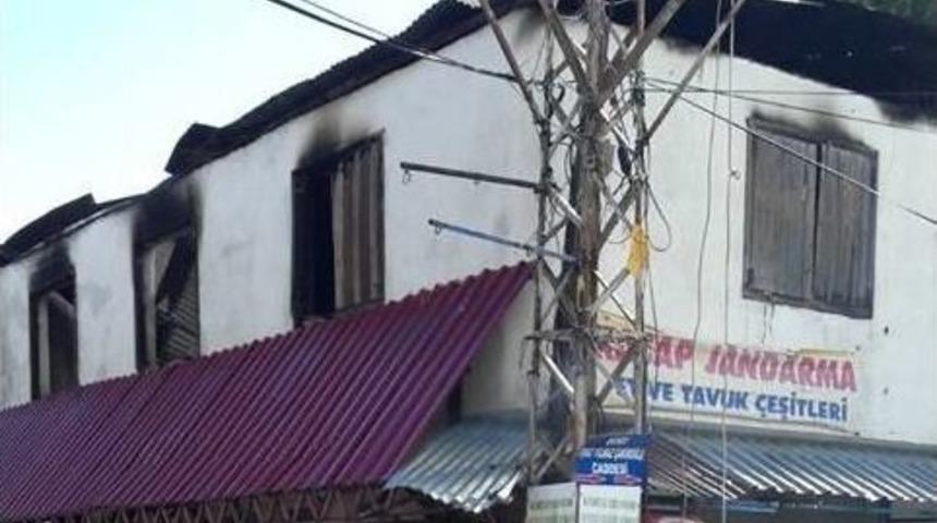 Osmaniye&rsquo;de &Ccedil;ıkan Yangında Bir İş Yeri Ve D&ouml;rt Ev Yandı