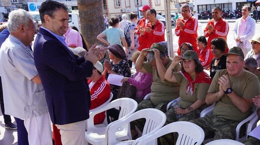 Ayvalık&rsquo;ta Belediyeden Engellilere &Ouml;zel Kutlama