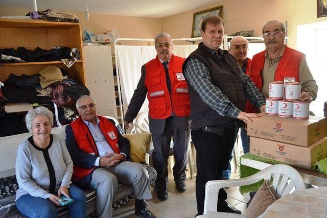 Ayvalık’ta Türk Kızılay’ından Şefkatli Ellere Anlamlı Ziyaret