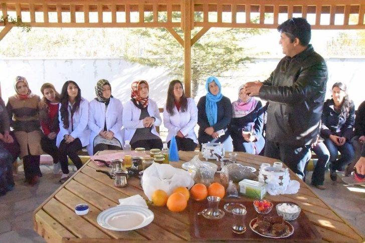 İpekyolu Belediyesinden ‘kozmetik Üretim Ve Çevre Bilinci’ Eğitimi G4