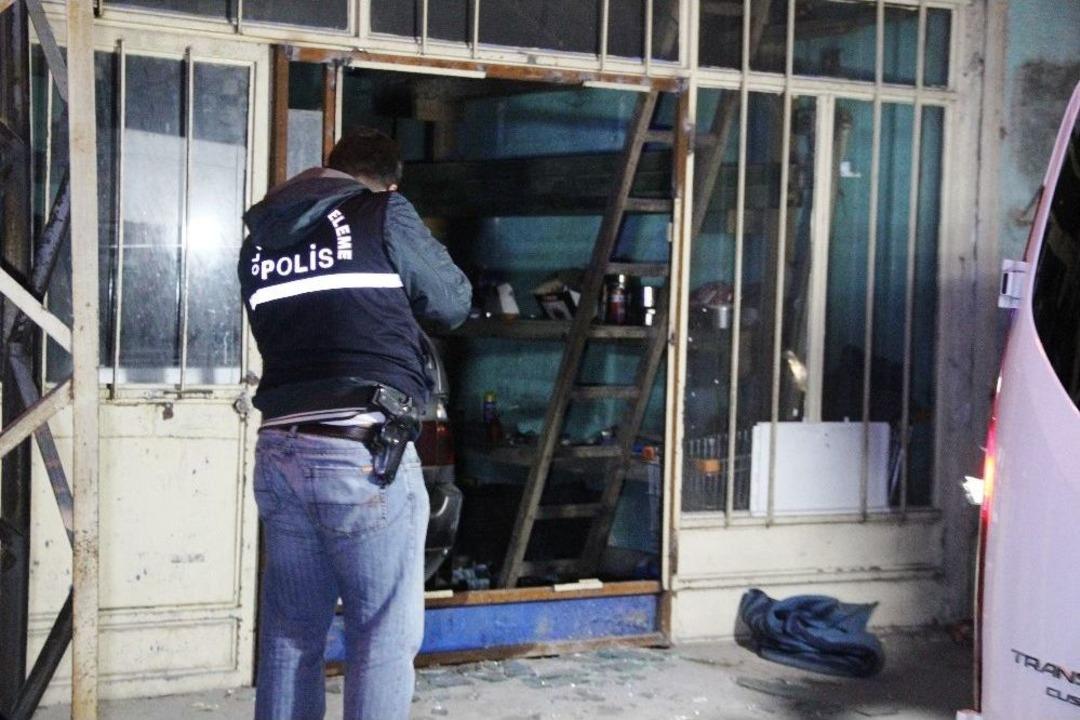 Oğlu İle Kavga Eden Kiracıları Cipini Kundakladı