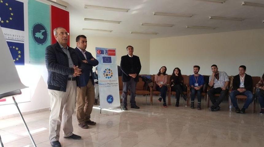 Rekt&ouml;r Battal&rsquo;dan &Ouml;ğrencilere Sertifika