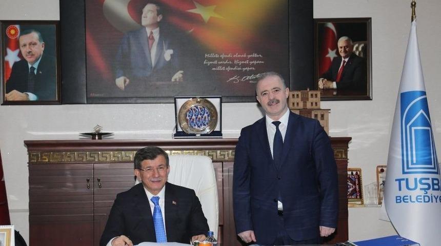 Ahmet Davutoğlu&rsquo;ndan Tuşba Belediyesine Ziyaret