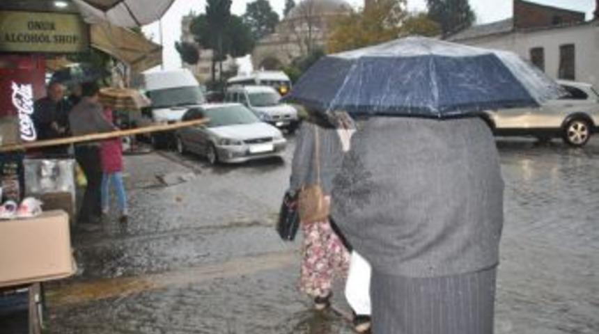 Aydın&rsquo;da Kuvvetli Yağış Etkisini S&uuml;rd&uuml;r&uuml;yor