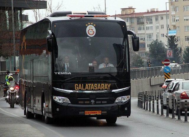 Galatasaray, Derbi İçin Yola Çıktı