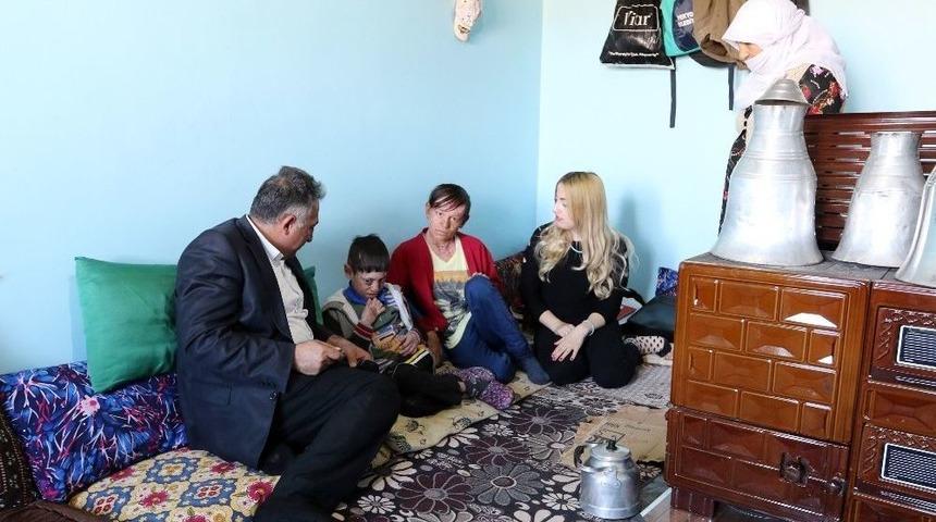 Kelebek Hastası &Ccedil;ocuklara Yardım Eli