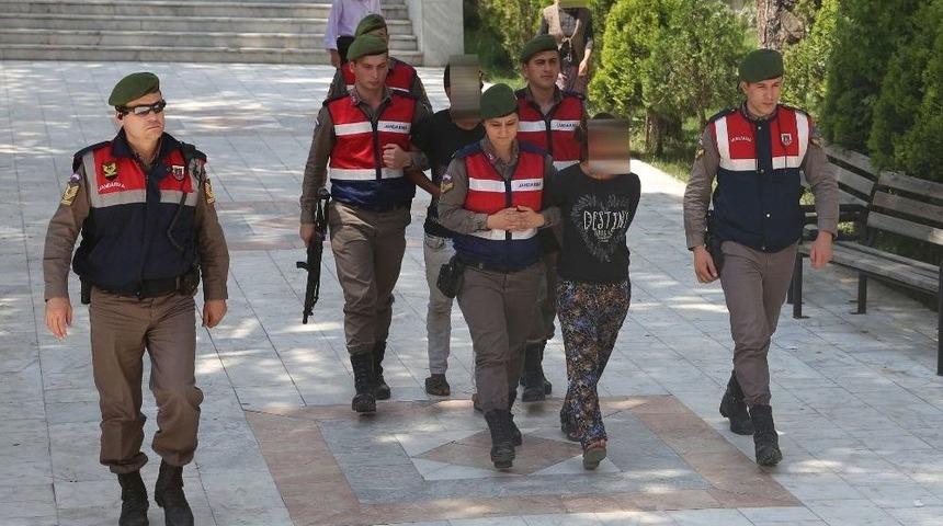 Jandarma, Hırsızları Saklandıkları Yerde Yakaladı