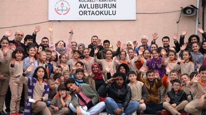 Uluslararası &Ouml;ğrenciler Avluburun İlkokulu&rsquo;nu Ziyaret Ettiler