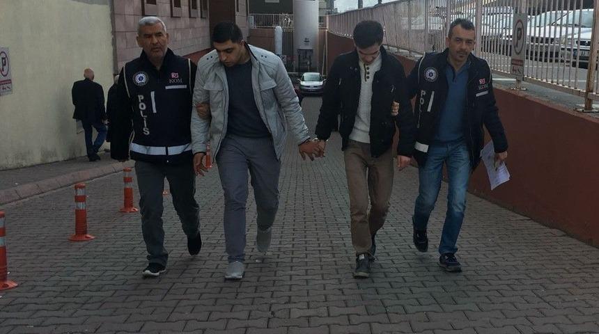 Sahte Dolarla Yakalanan Suriyeli 2 Kişi Yakalandı