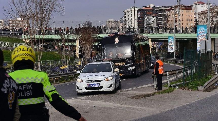 Takımlar Stada Ulaştı