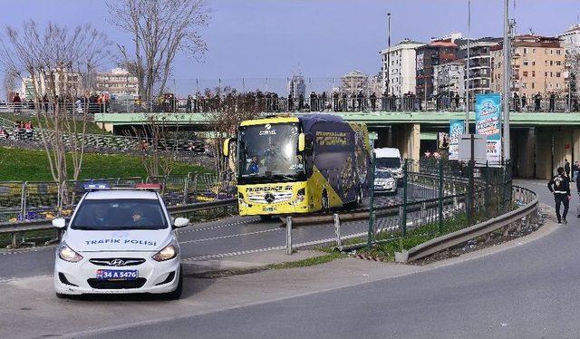 Takımlar Stada Ulaştı