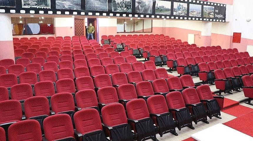 Karab&uuml;kspor Kongresinde Salon Boş Kaldı