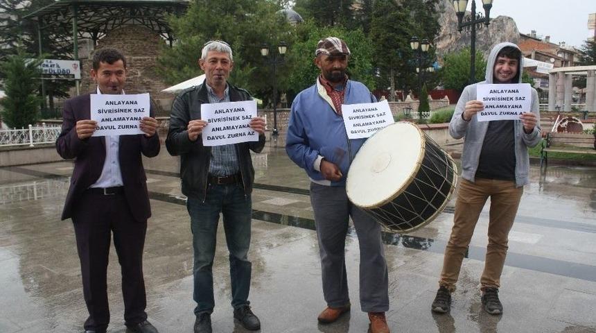 İşitme Engellilerden Davullu Düdüklü Eylem