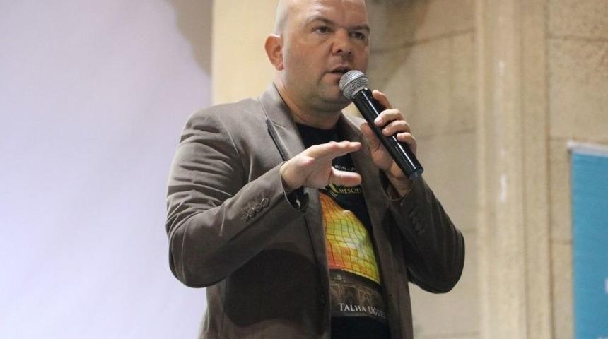 Kitap Fuarına Konuk Olan Talha Uğurluel, Abdülhamid Han’ı Anlattı