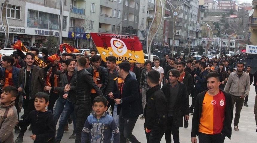 Ma&ccedil; Başlamadan Taraftar Sokağa D&ouml;k&uuml;ld&uuml;