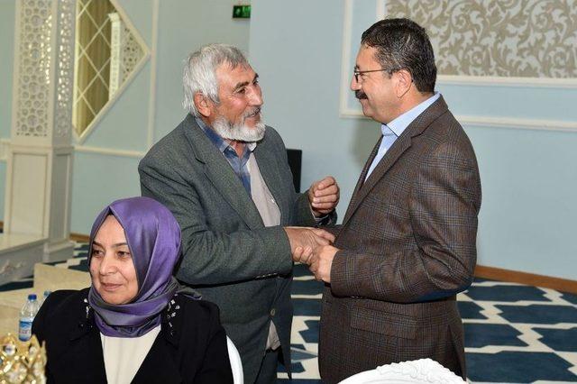 Başkan Tiryaki, Her Pazar Kahvaltıda İl&ccedil;e Sakinleriyle Buluşuyor 1