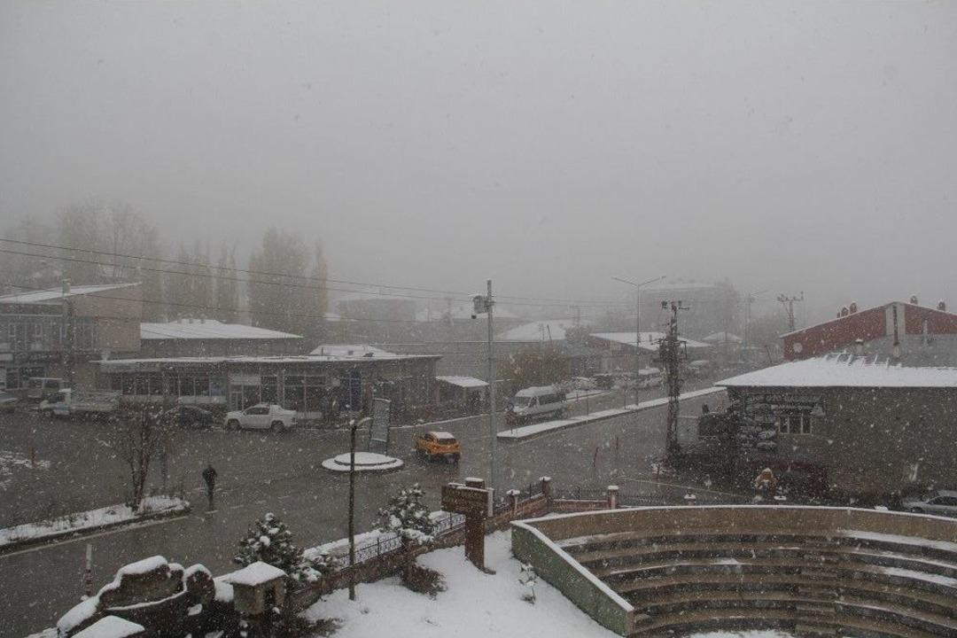 Başkale&rsquo;de Kar Yağışı