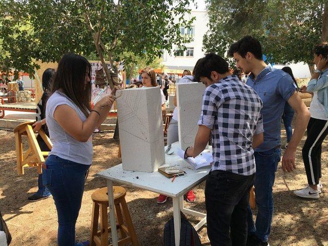 Şeyh Edebali Üniversitesi Tasarımla Ülke Sınırlarını Aşıyor