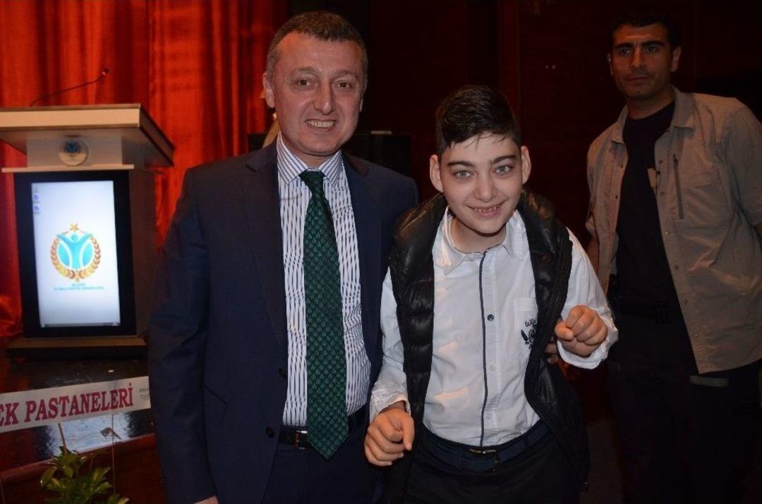 Bilecik Valisi Tahir B&uuml;y&uuml;kakın&rsquo;ın S&ouml;zleri Boğazında D&uuml;ğ&uuml;mlendi