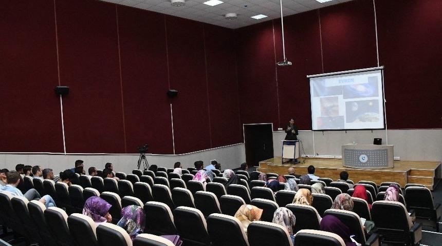 Kainat İlmi Dersinde Kimya Ve Biyokimya Konusu İşlendi