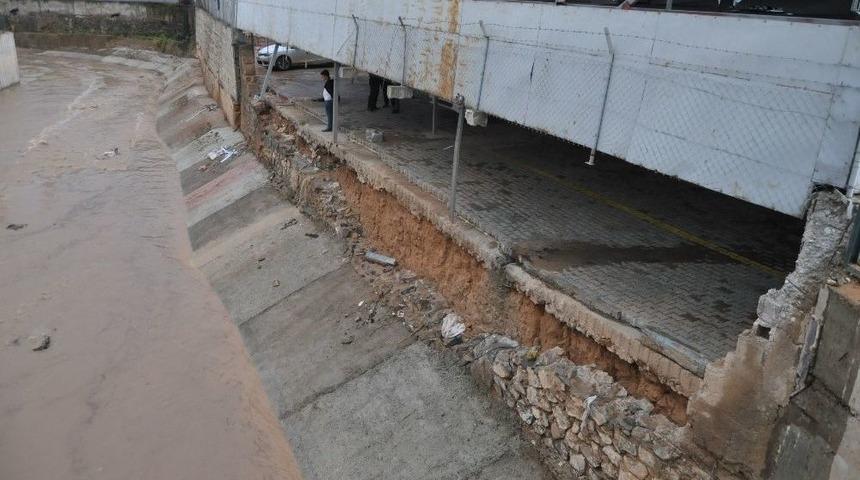 Gaziantep&rsquo;te Sağanak Yağış Sele Neden Oldu