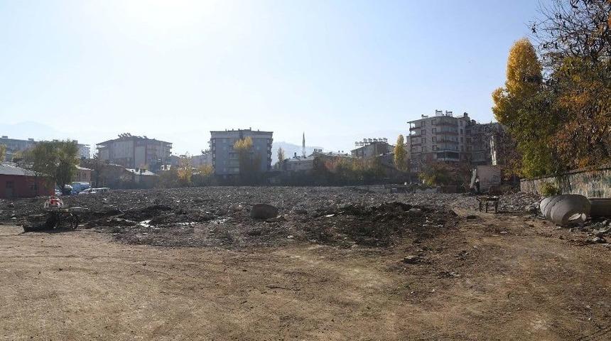 Kent Meydanı Yapılacak B&ouml;lgede Yıkım &Ccedil;alışması