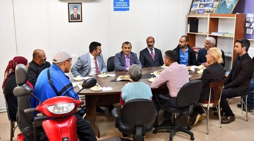 Vali Sonel, Engellilerle Bir Araya Geldi