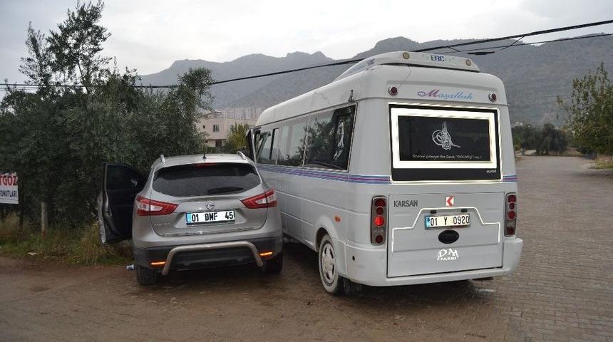 Kozan&rsquo;da Dolmuş İle Otomobil &Ccedil;arpıştı: 1 Yaralı