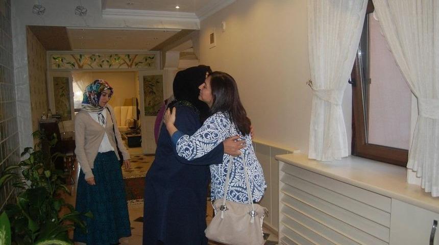 Vali &Uuml;nl&uuml;&rsquo;n&uuml;n Eşi, Şehit Ailelerini Ağırladı