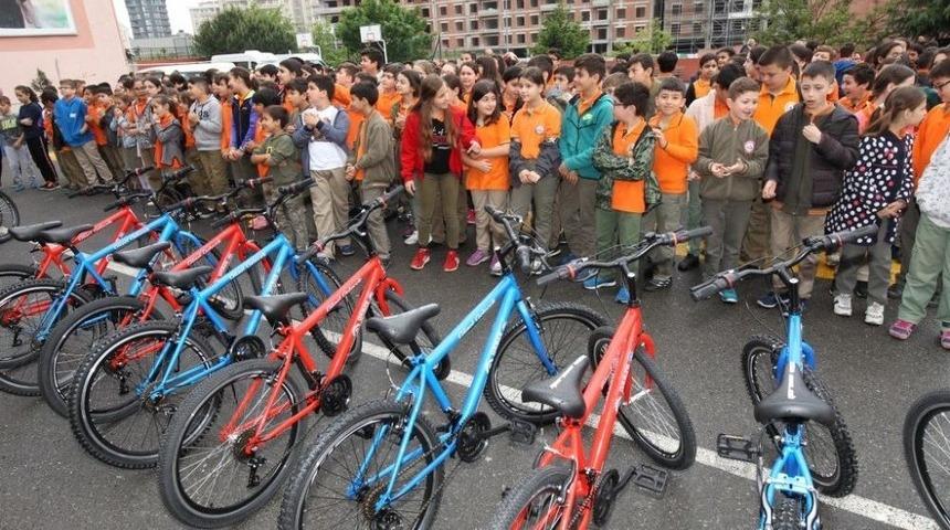Başkan K&ouml;şker&rsquo;den 5. Sınıflara Karne Hediyesi