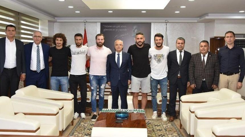 Salihli Belediyespor&rsquo;da 5&rsquo;i Bir Yerde İmza