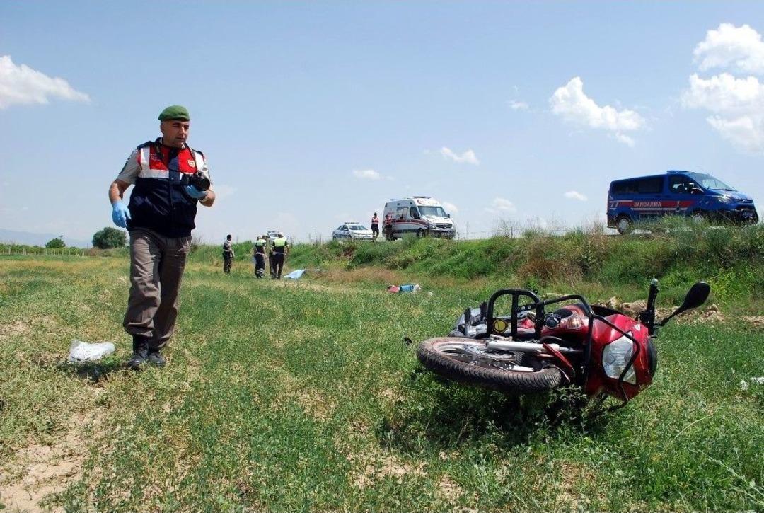 Manisa&rsquo;da Motosiklet Tarlaya U&ccedil;tu: 1 &Ouml;l&uuml;