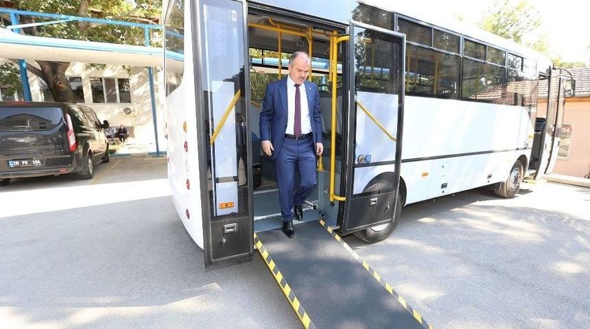 Başkan G&uuml;rlesin&rsquo;den Engellilere Otob&uuml;s Desteği
