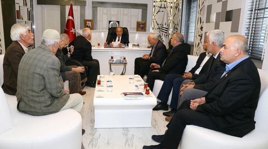 Başkan Kutlu Muhtarlar Ve Kooperatifi Başkanlarıyla Bir Araya Geldi