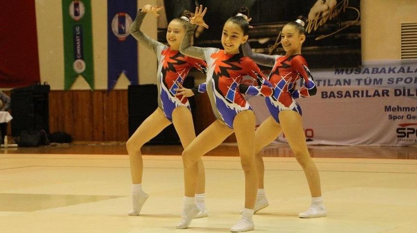 Aeorobik Jimnastik Minikler Karşılaşmaları Kuşadası&rsquo;nda Başladı