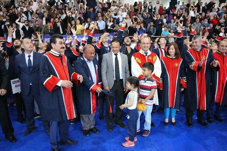 60 Yaşından Sonra Üniversiteye Başlayıp Mezun Oldu G3