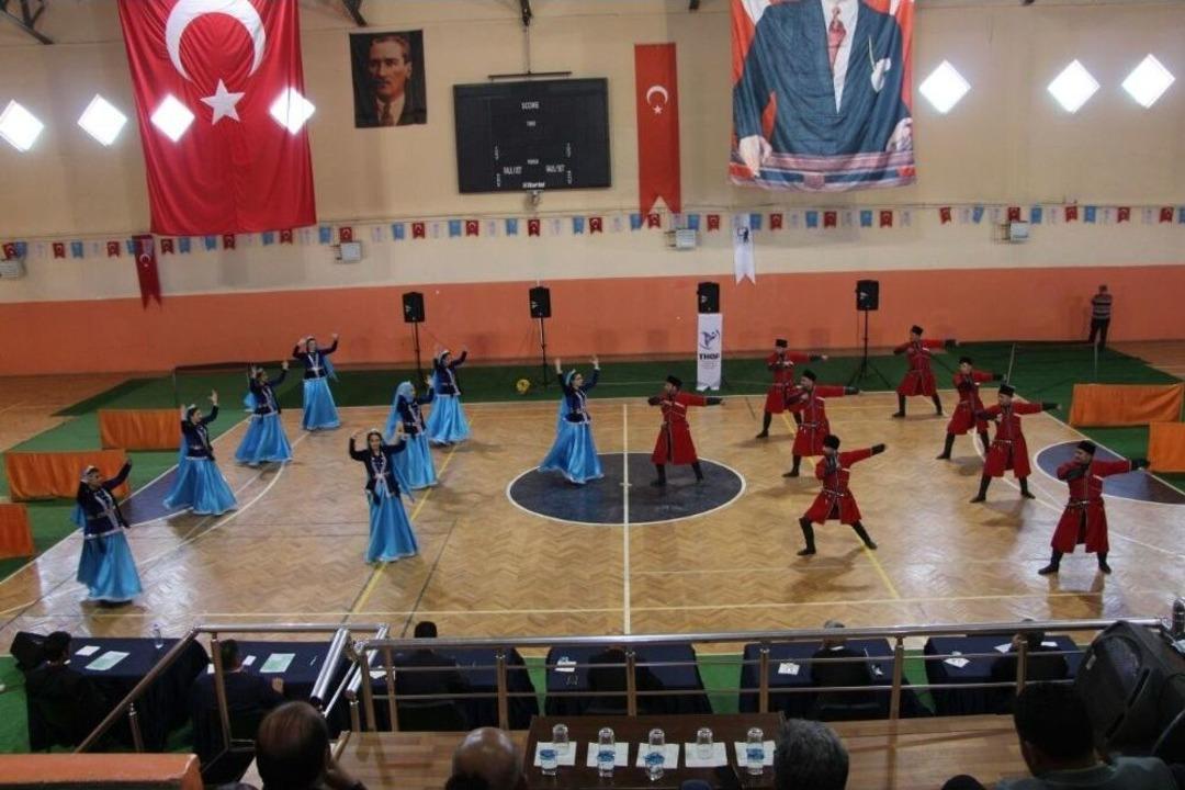 Ardahan Belediyesi Kış G&uuml;neşi Halk Dansları İl Şampiyonasında Birinci Oldu