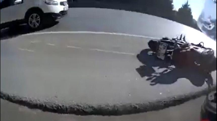 Ani Frene Basıp Kaza Yaptırdı, Motosiklet S&uuml;r&uuml;c&uuml;s&uuml;ne Hakaret Etti