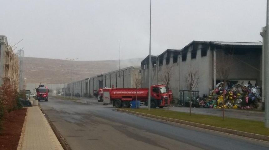 Fabrikadaki Yangının Boyutu G&uuml;n Ağarınca Ortaya &Ccedil;ıktı