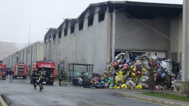 Fabrikadaki Yangının Boyutu Gün Ağarınca Ortaya Çıktı