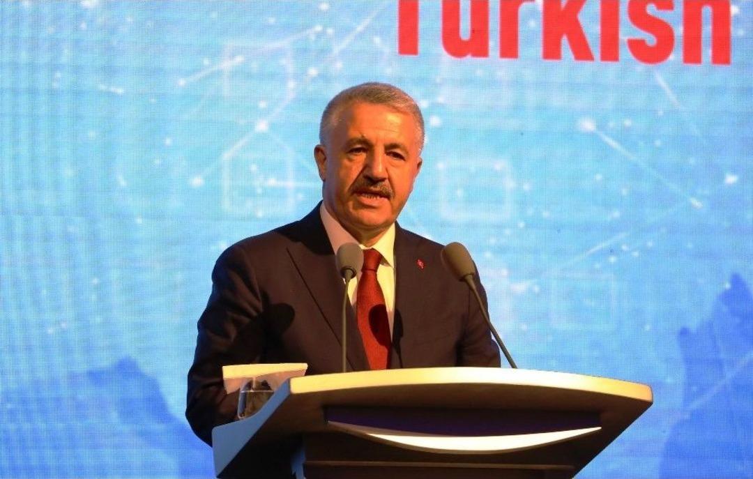 Bakan Arslan&rsquo;dan E-ticarette &lsquo;bekarlar G&uuml;n&uuml;&rsquo; &Ouml;rneği